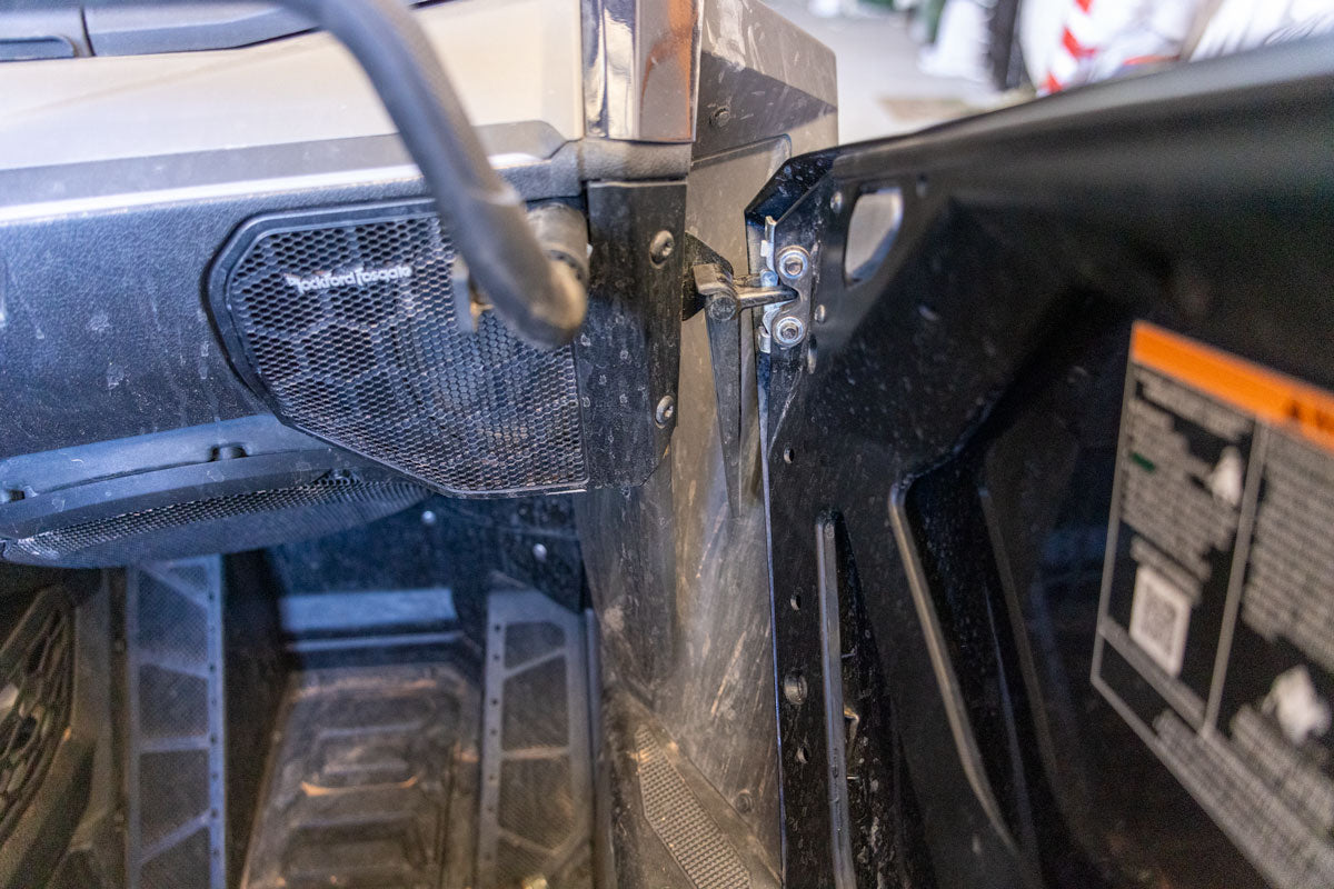 Fusion Fiber Aero Latch - Maximize Airflow + Keep Cool (2022+)