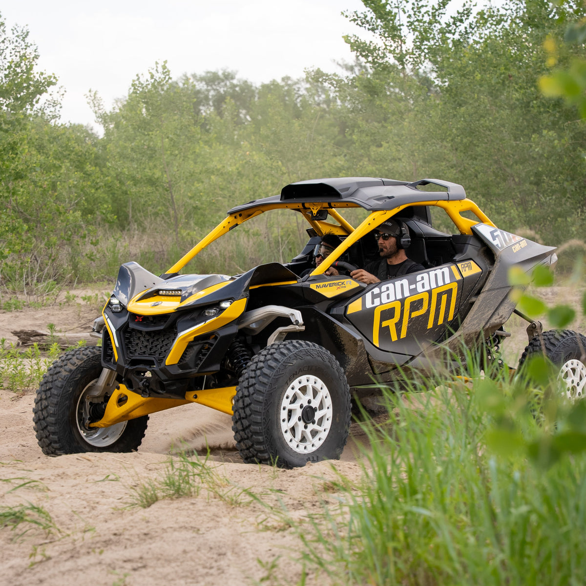Can-Am Maverick R Carbon Fiber Front Fenders – product detail 6