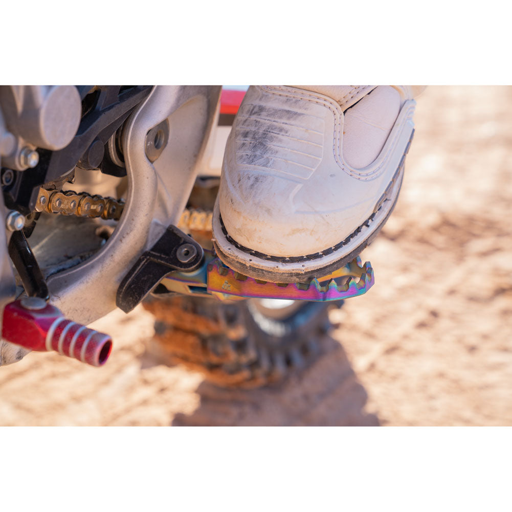 Tusk Blitz Titanium Moto Foot Pegs Yamaha YZ125 1999–2026