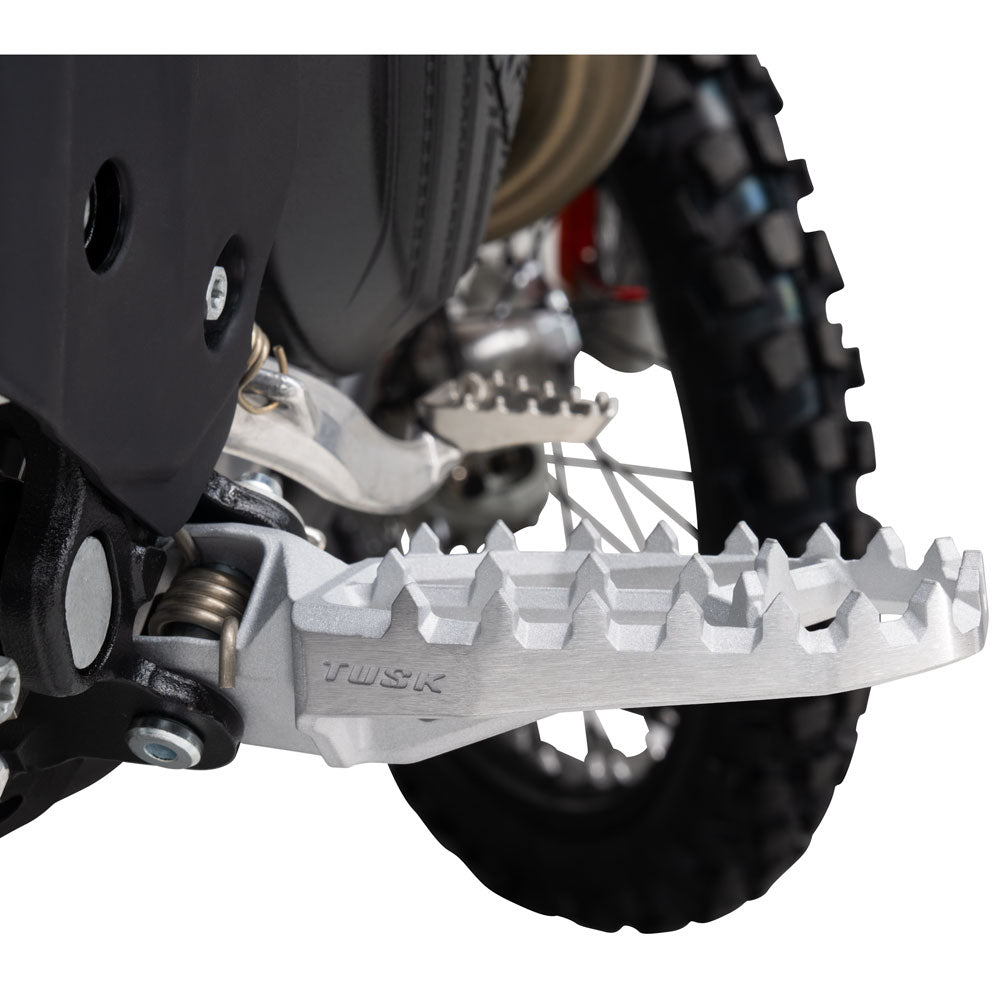 Tusk Blitz Titanium Moto Foot Pegs Jet Fuel Husqvarna FC 250 2022-2026