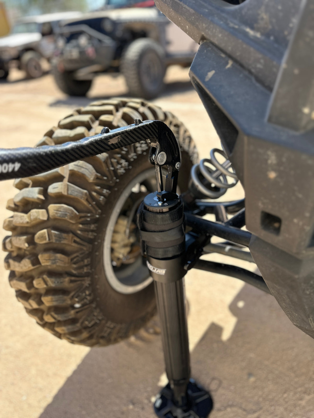 Photo of CarbonPro Compact Hydraulic Jack MLH 40'' by MOJAB OFFROAD - Premium for UTVs / Side by Sides