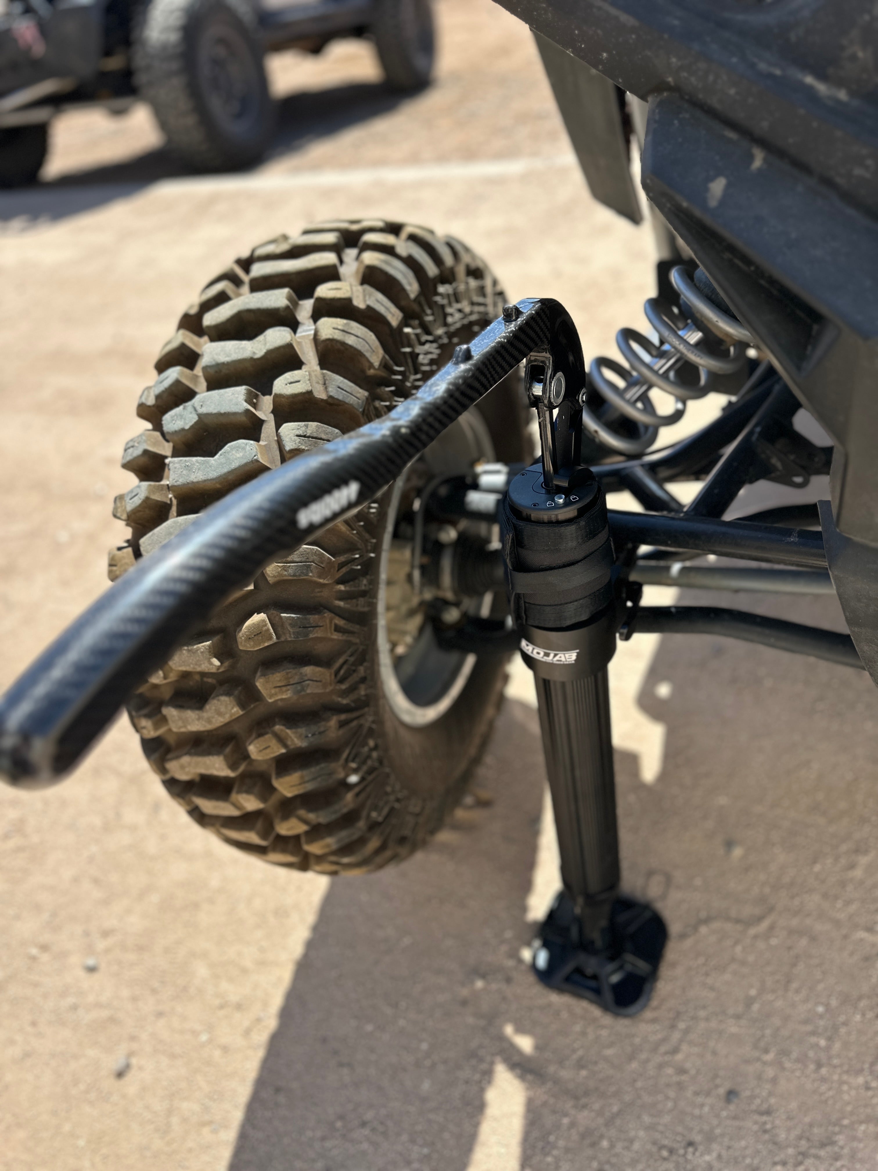 Photo of CarbonPro Compact Hydraulic Jack by MOJAB OFFROAD - Premium for UTVs / Side by Sides