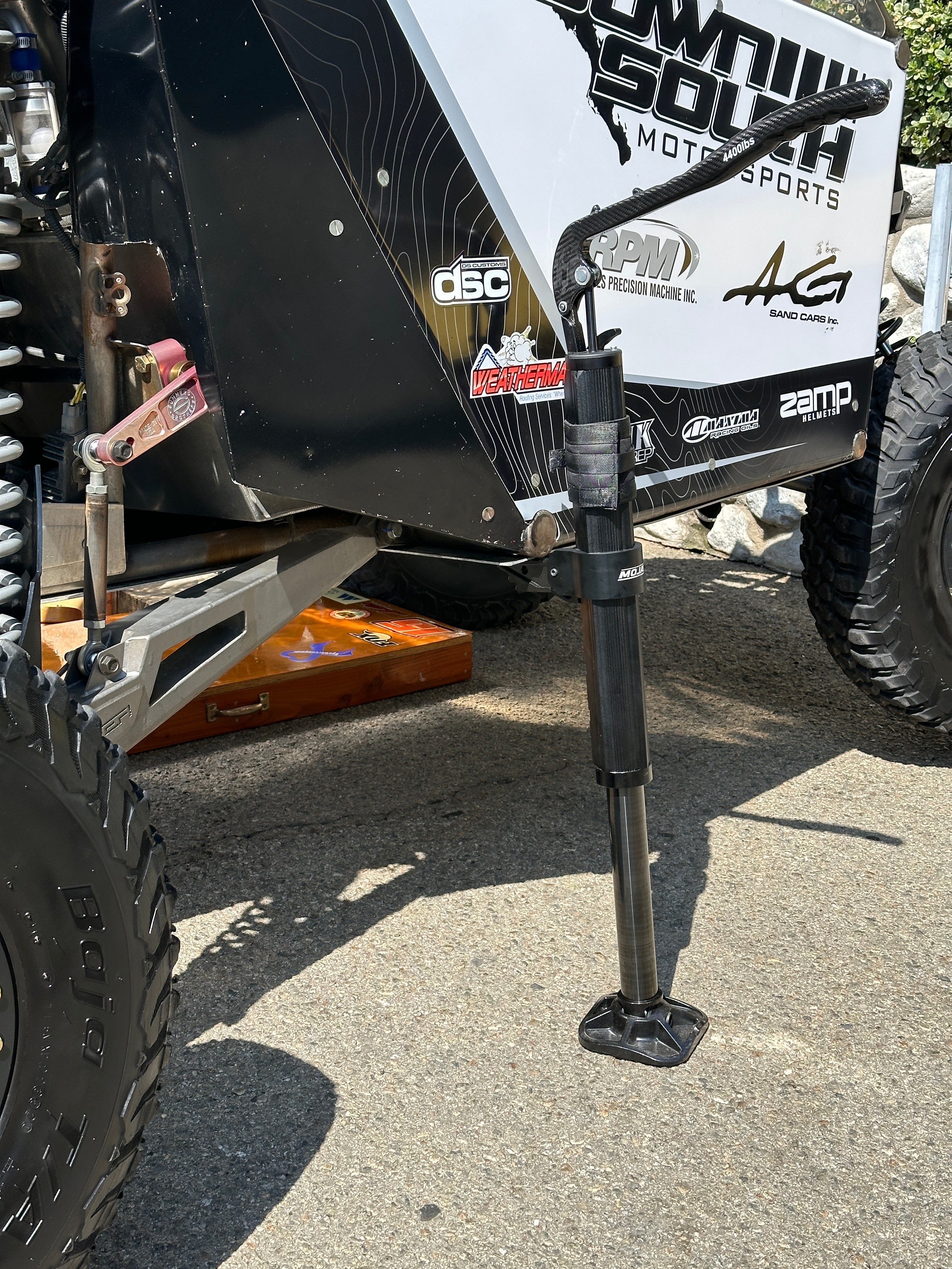 Photo of CarbonPro Compact Hydraulic Jack with Mounting Clamps MLH 40'' by MOJAB OFFROAD - Premium for UTVs / Side by Sides