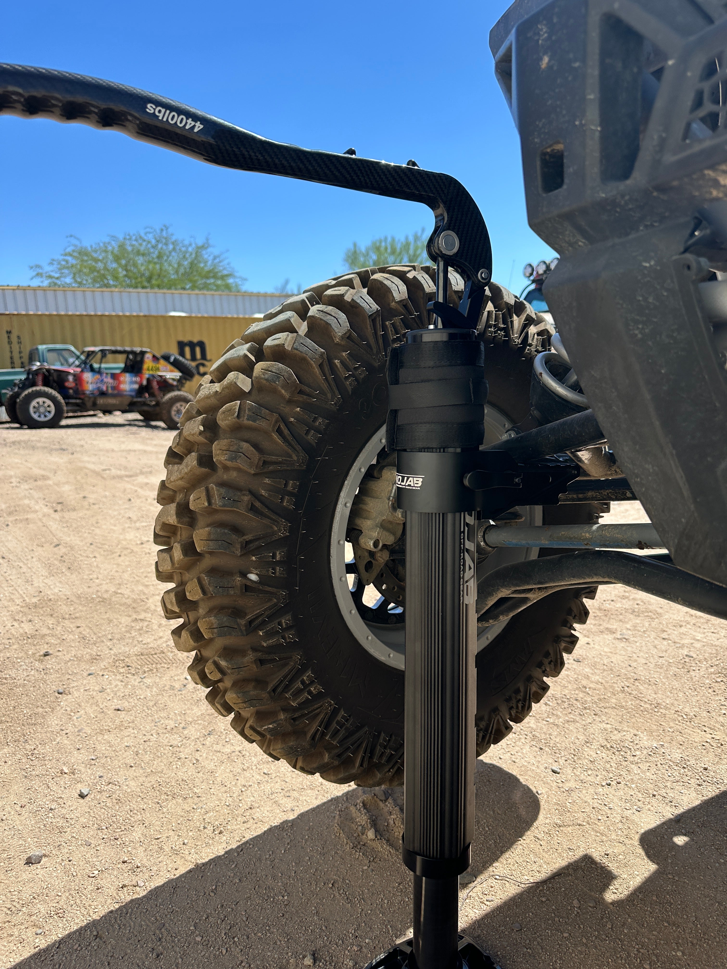 Photo of CarbonPro Compact Hydraulic Jack with Mounting Clamps MLH 32'' by MOJAB OFFROAD - Premium for UTVs / Side by Sides