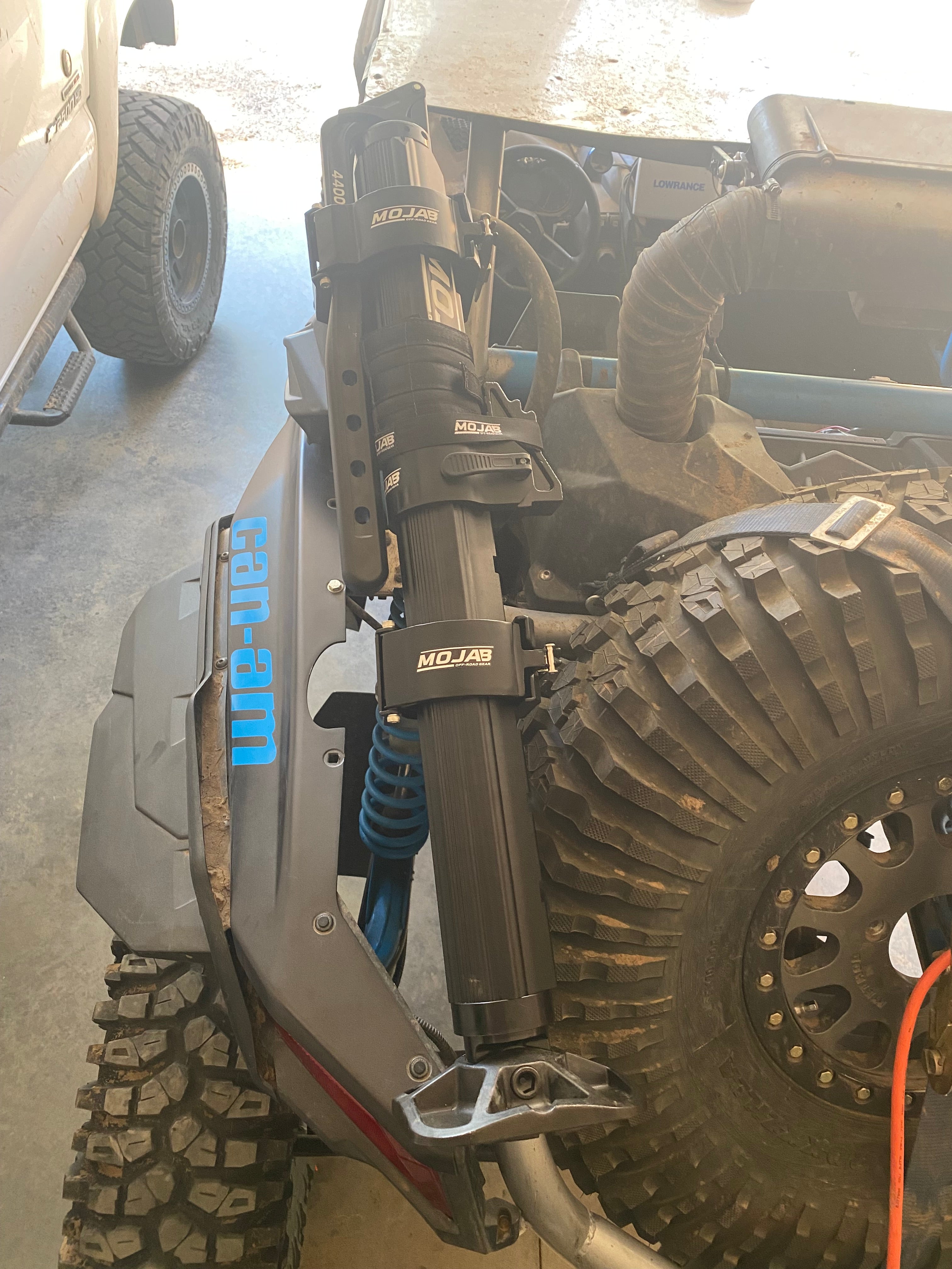Photo of CarbonPro Compact Hydraulic Jack by MOJAB OFFROAD - Premium for UTVs / Side by Sides