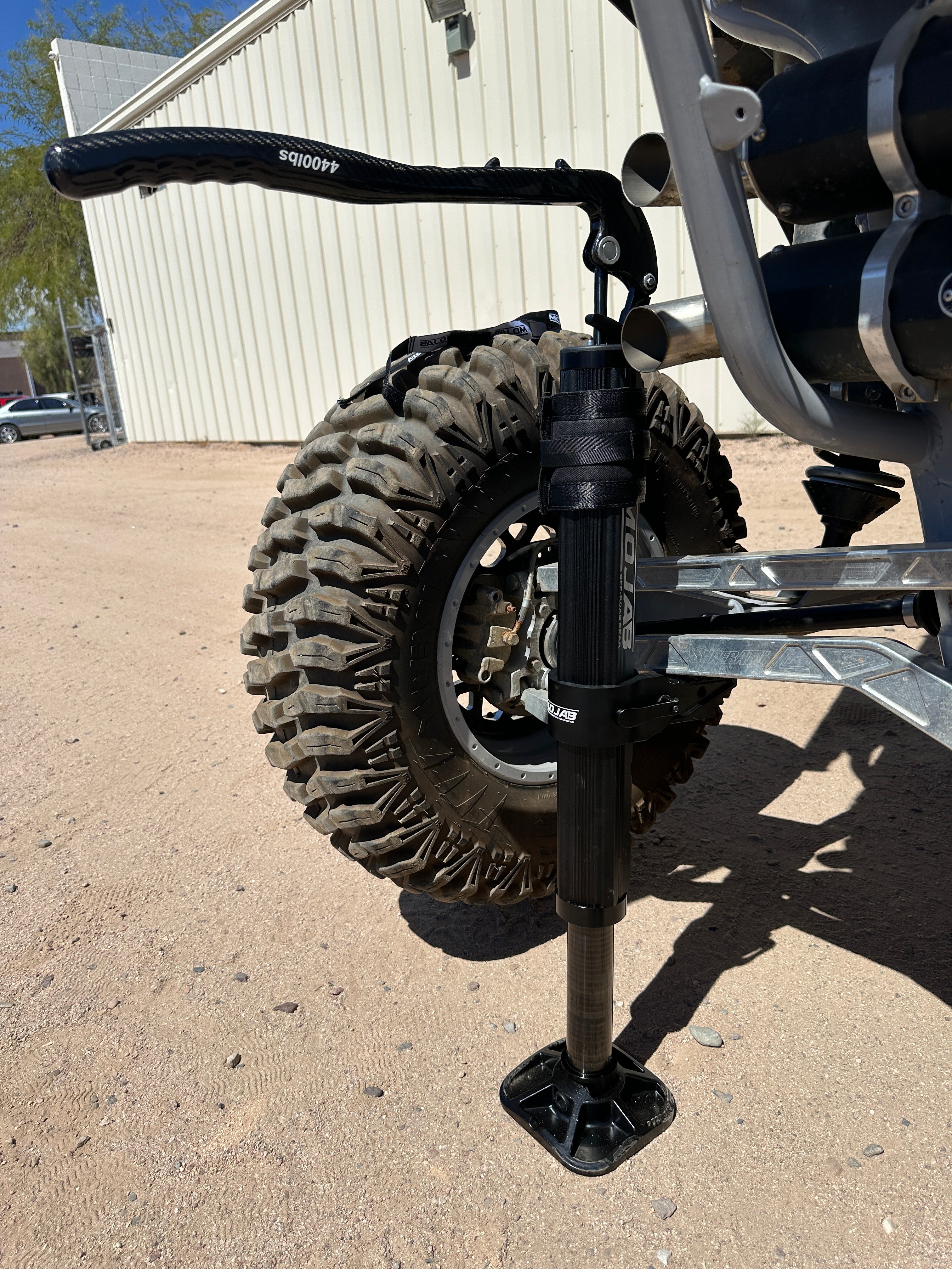 Photo of CarbonPro Compact Hydraulic Jack with Mounting Clamps MLH 32'' by MOJAB OFFROAD - Premium for UTVs / Side by Sides