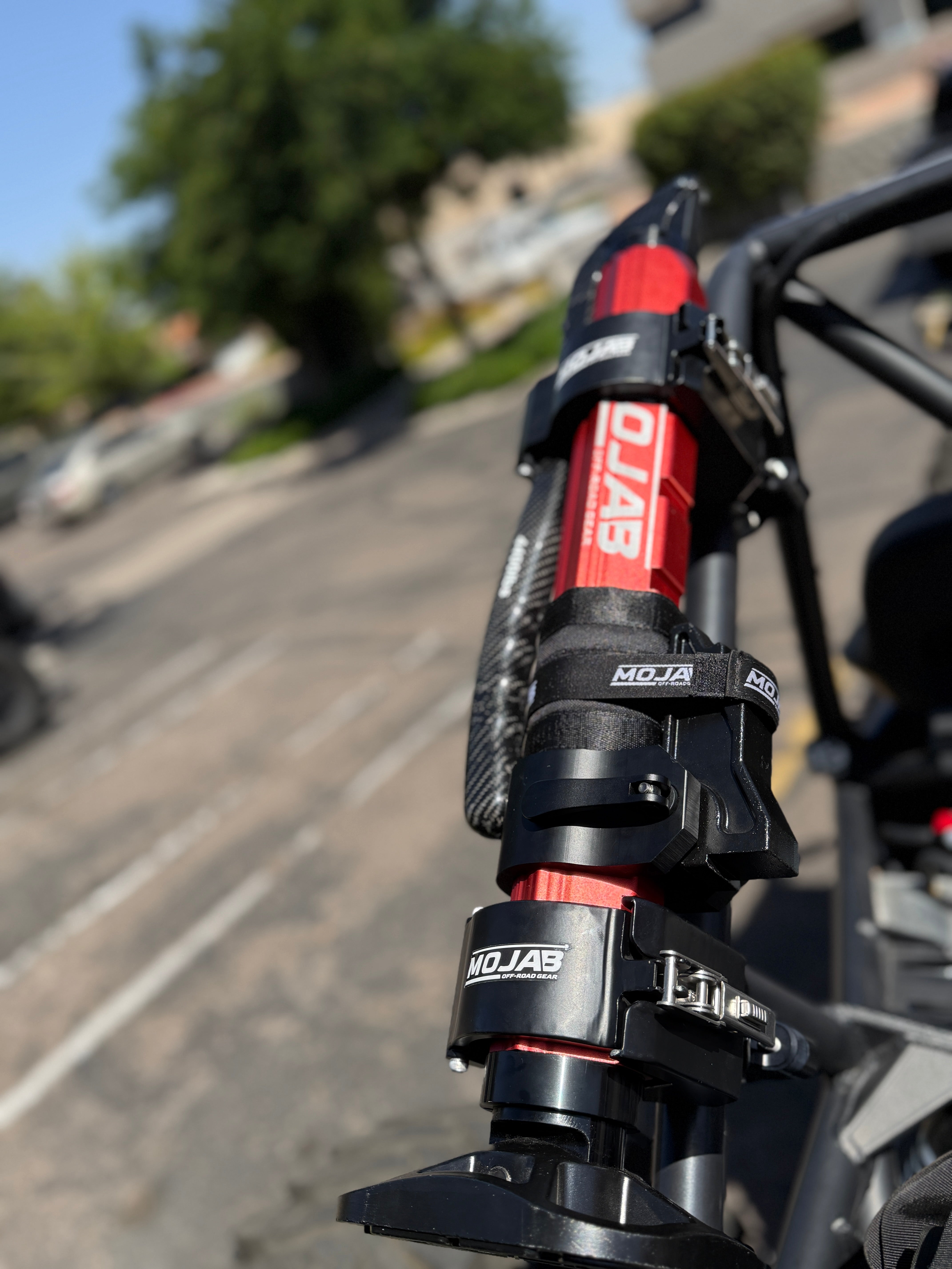 Photo of CarbonPro Compact Hydraulic Jack with Mounting Clamps MLH 40'' by MOJAB OFFROAD - Premium for UTVs / Side by Sides