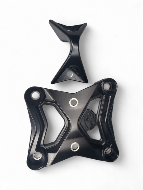 Elektric Offroad - 2017+ Can-Am Maverick X3 XL Radius Rod Plate with Tow Hook