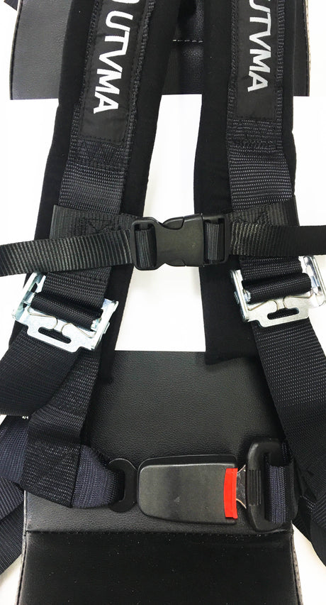 Black replacement chest buckle for a 4-point harness