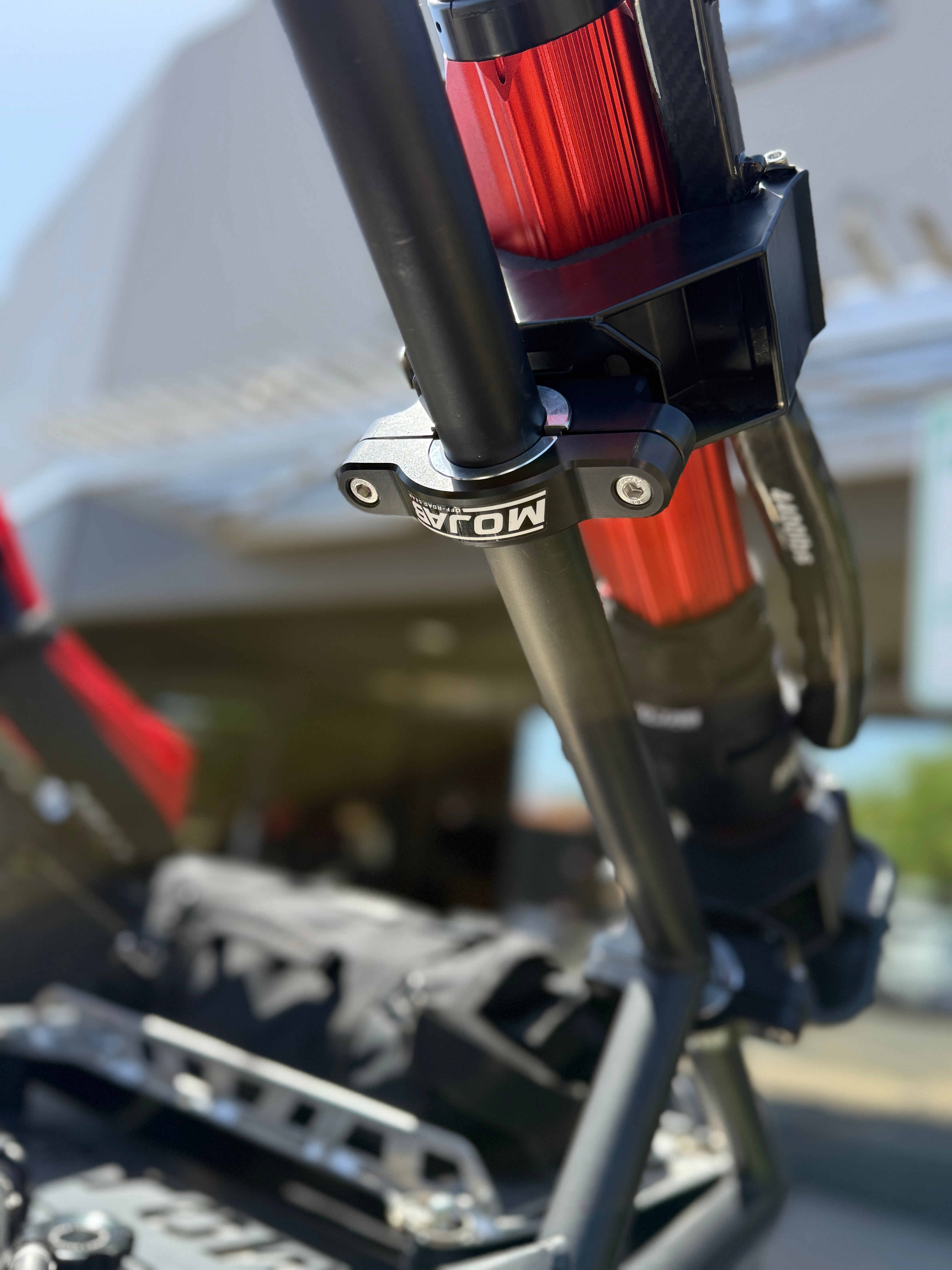 Photo of CarbonPro Compact Hydraulic Jack with Mounting Clamps MLH 40'' by MOJAB OFFROAD - Premium for UTVs / Side by Sides