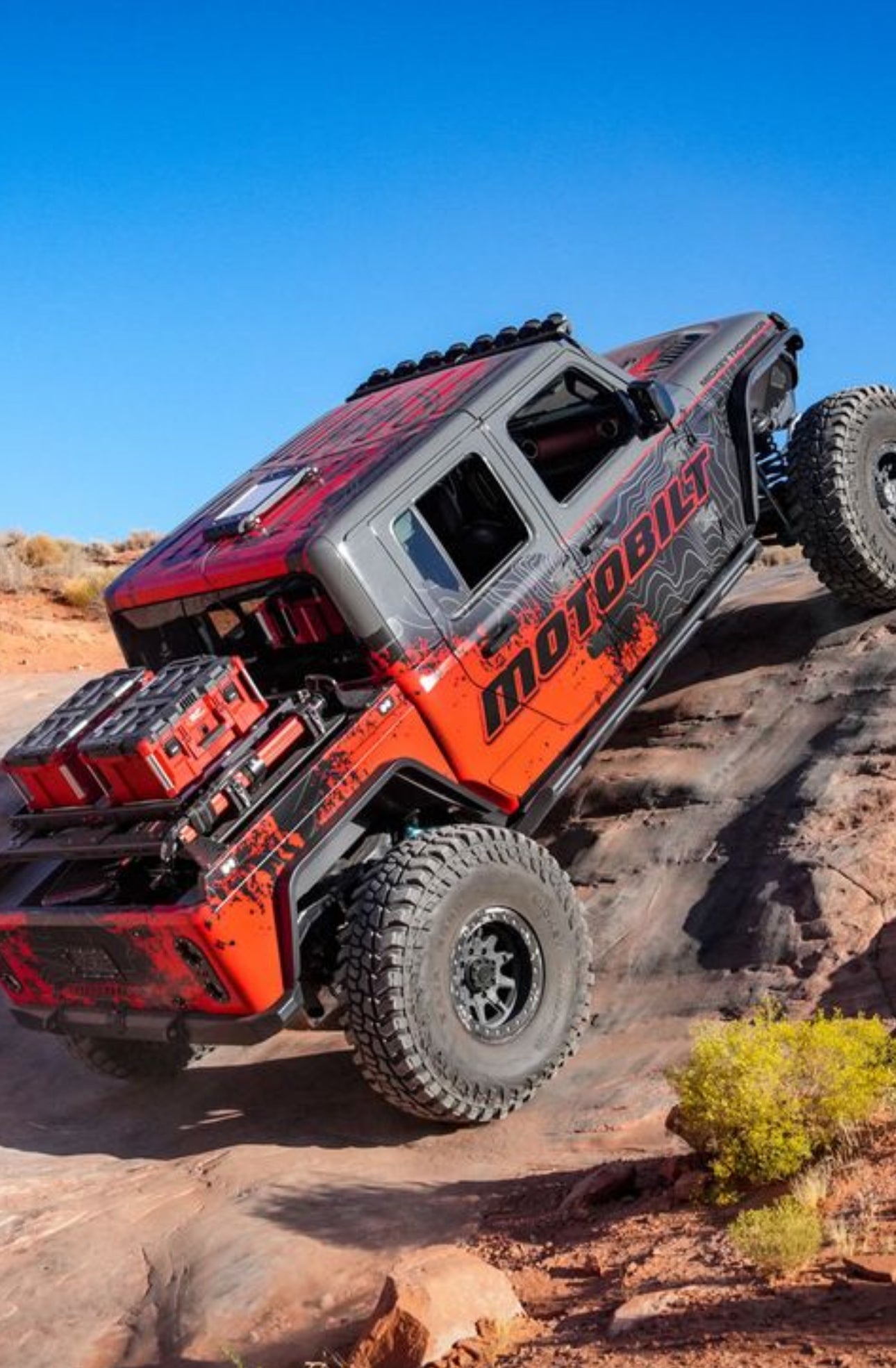 Photo of CarbonPro Hydraulic Jack with Mounting Clamps MLH 48'' by MOJAB OFFROAD - Premium Jacks & Accessories for UTVs / Side by Sides