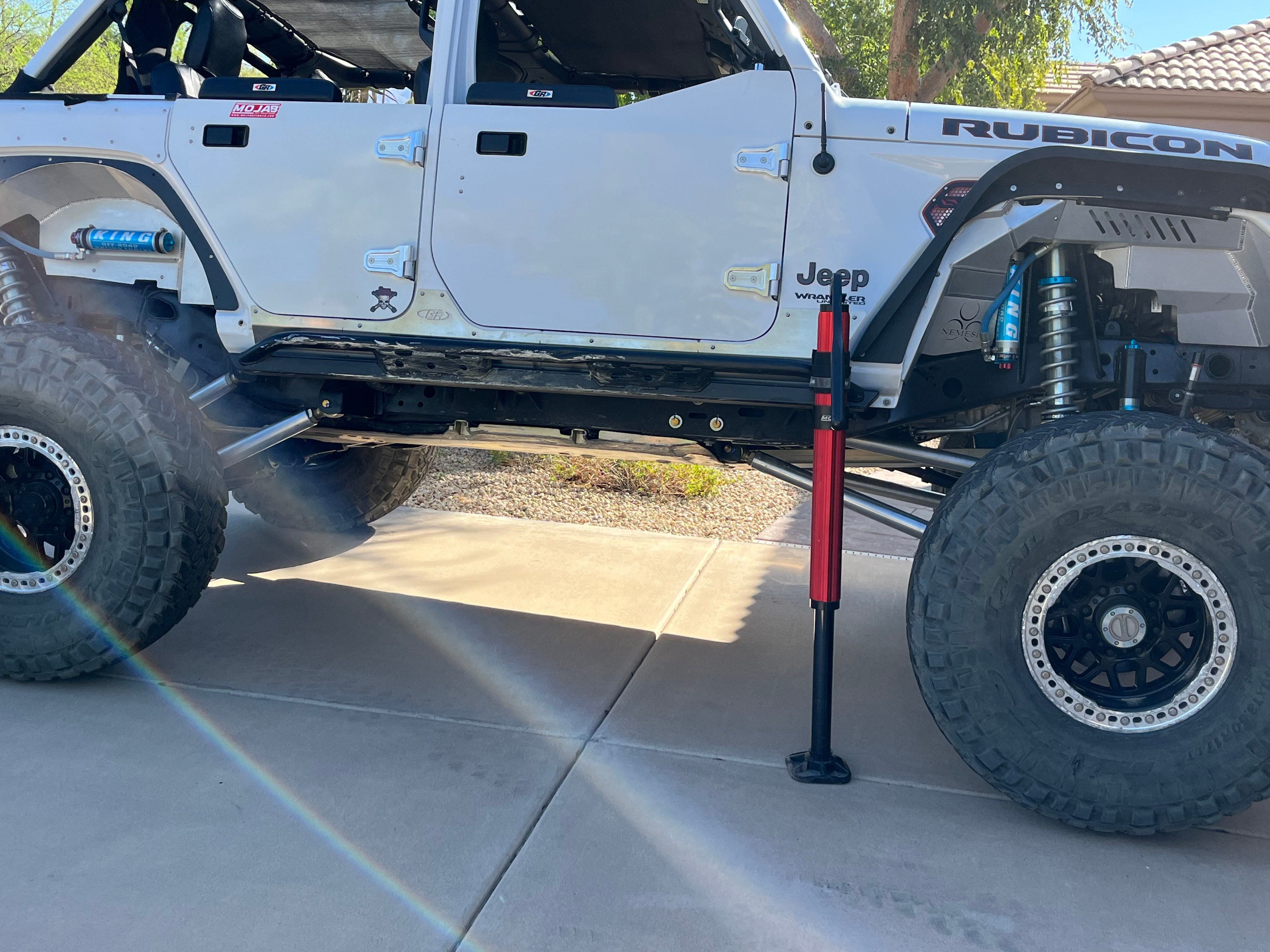 Photo of CarbonPro Hydraulic Jack with Mounting Clamps MLH 48'' by MOJAB OFFROAD - Premium Jacks & Accessories for UTVs / Side by Sides