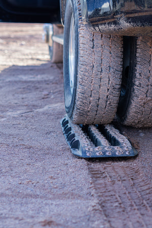 Ultimate Traction recovery board with steel plugs and storage bag