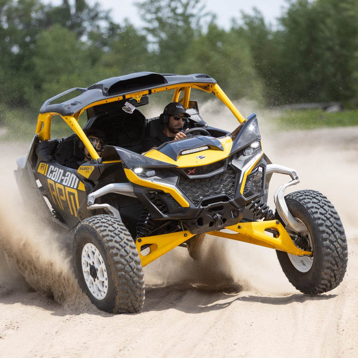 Can-Am Maverick R Carbon Fiber Front Fenders – product detail 3