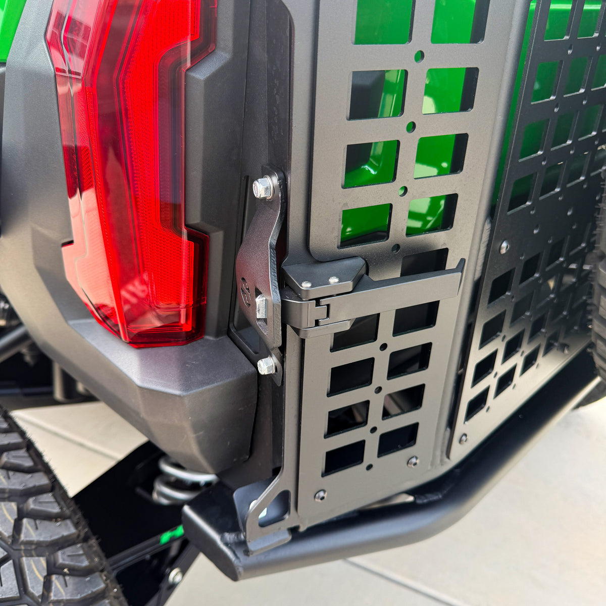 Polaris Xpedition X-Plorer Rear Bumper & Tire Carrier – product detail 5