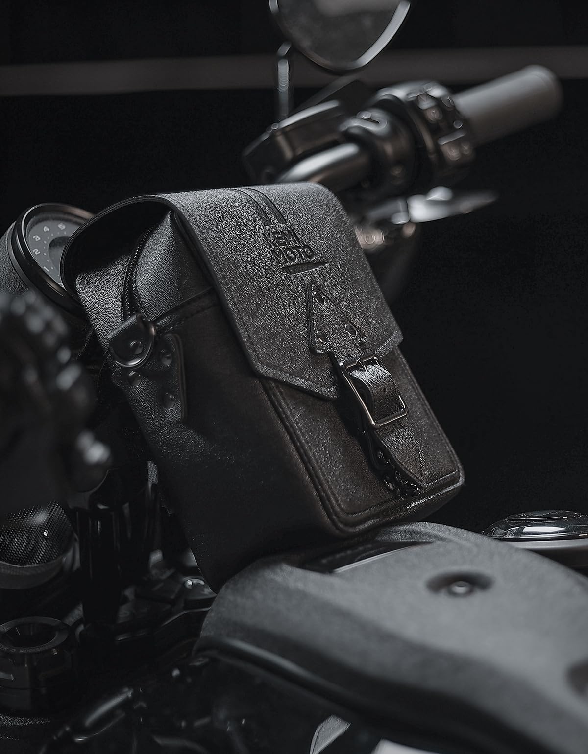 Photo of Handlebar T-Bar Bag for Cruiser Softail Dyna Sportsters by Kemimoto - Premium for UTVs / Side by Sides