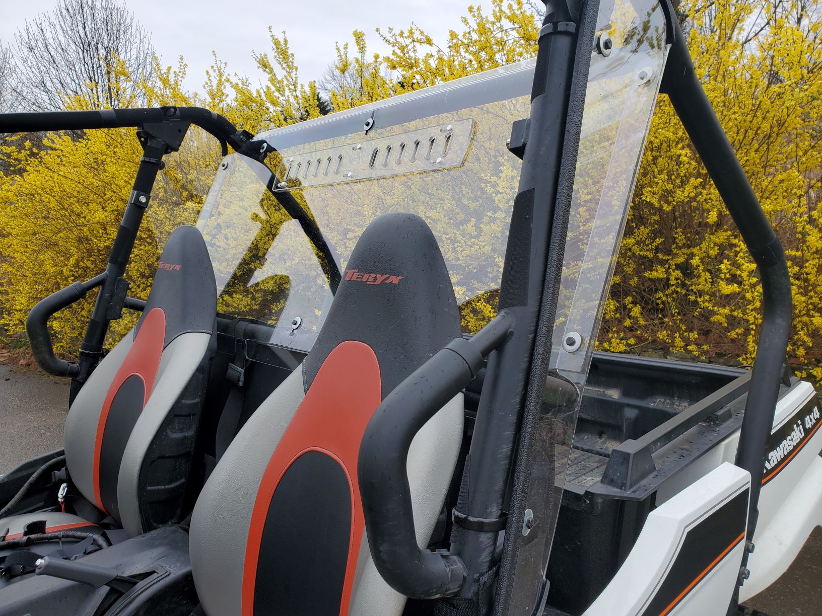 Photo of Kawasaki Teryx 800 - Lexan Back Panel with Vent and Soft Lower Panel Options by 3 Star UTV - Premium Windshields for UTVs / Side by Sides