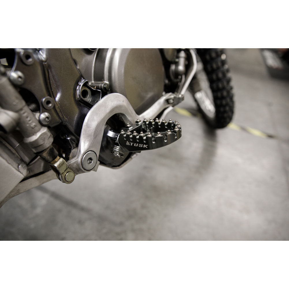 Tusk Billet Race Foot Pegs Suzuki RM125 1991–2002