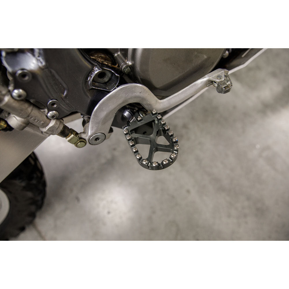 Tusk Billet Race Foot Pegs Suzuki RM125 1991–2002
