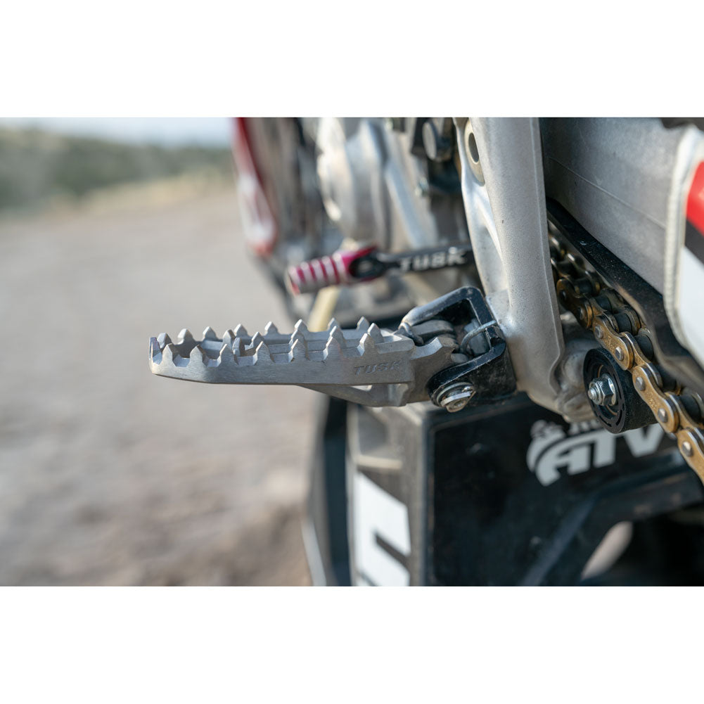 Tusk Blitz Titanium Moto Foot Pegs Jet Fuel Honda Transalp XL750 2024–2025