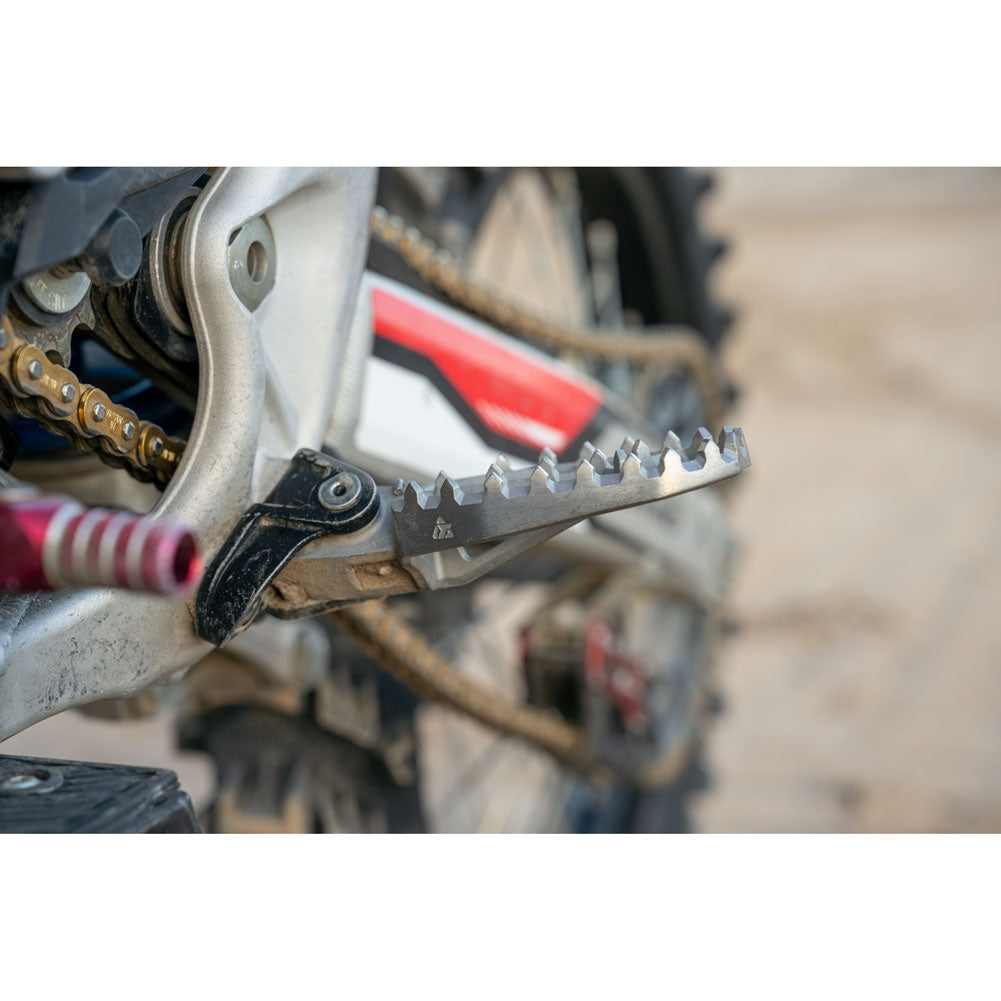 Tusk Blitz Titanium Moto Foot Pegs Jet Fuel Honda Transalp XL750 2024–2025